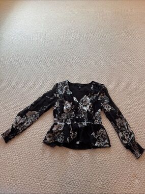 Women's Black Floral V-Neck Long Sleeve Peplum Top